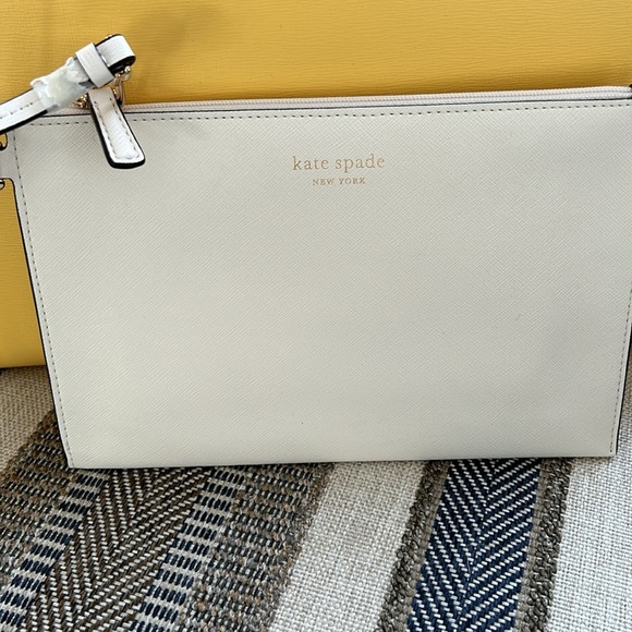 NWT and dust bag. Kate Soade large bleecker saffiano bag w/wristlet  & card case - Picture 4 of 5
